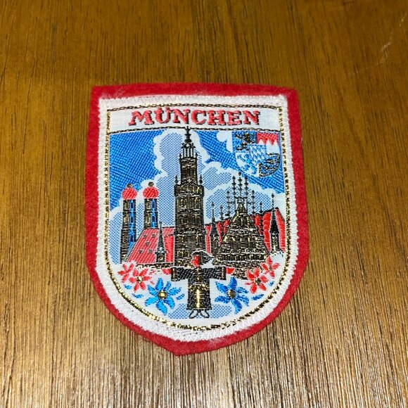 Set of 12 vintage European travel souvenir patches cloth and embroidered - Picture 5 of 13